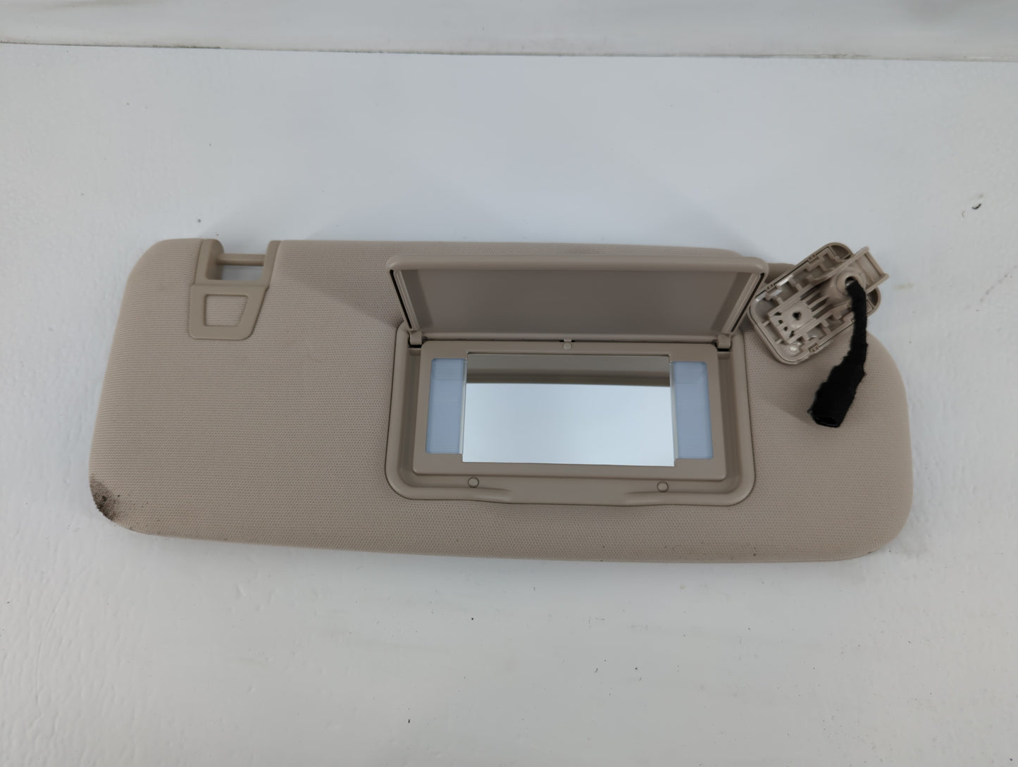 2023 Ford Explorer Sun Visor Shade Replacement Passenger Right Mirror Fits OEM Used Auto Parts - Oemusedautoparts1.com