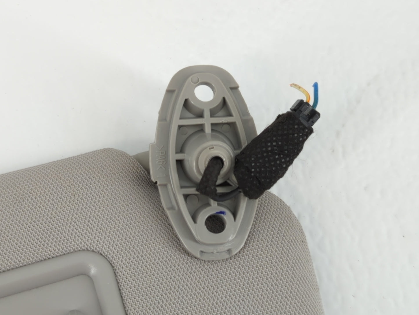 2016-2020 Kia Sorento Sun Visor Shade Replacement Passenger Right Mirror Fits Fits 2016 2017 2018 2019 2020 OEM Used Auto Parts - Oemusedautoparts1.com