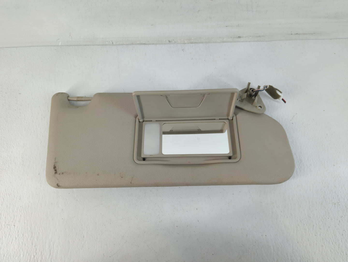 2014-2015 Mitsubishi Outlander Sun Visor Shade Replacement Passenger Right Mirror Fits Fits 2014 2015 OEM Used Auto Parts - Oemusedautoparts1.com