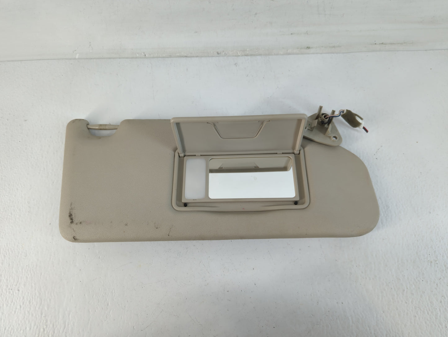 2014-2015 Mitsubishi Outlander Sun Visor Shade Replacement Passenger Right Mirror Fits Fits 2014 2015 OEM Used Auto Parts - Oemusedautoparts1.com