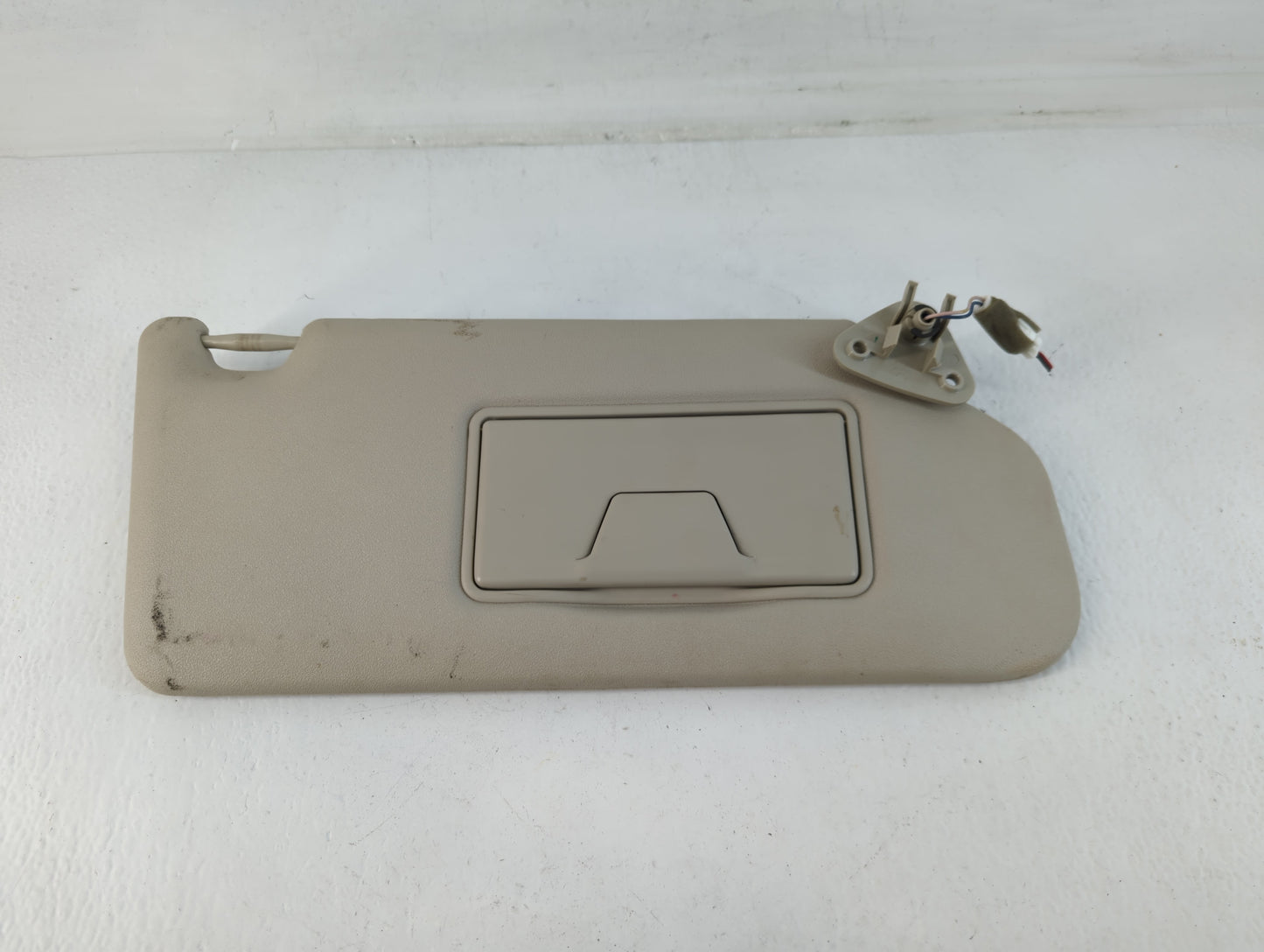 2014-2015 Mitsubishi Outlander Sun Visor Shade Replacement Passenger Right Mirror Fits Fits 2014 2015 OEM Used Auto Parts - Oemusedautoparts1.com