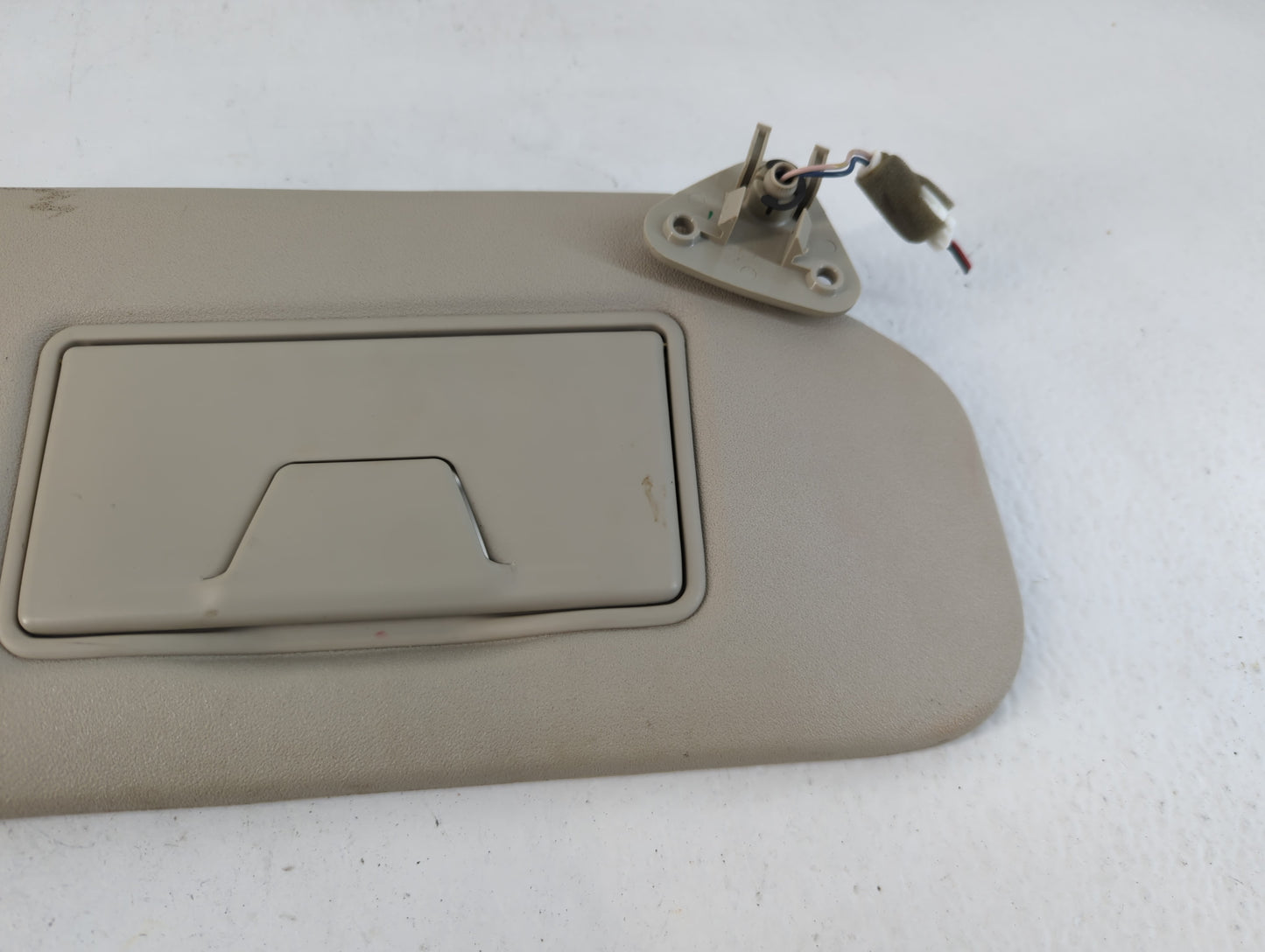 2014-2015 Mitsubishi Outlander Sun Visor Shade Replacement Passenger Right Mirror Fits Fits 2014 2015 OEM Used Auto Parts - Oemusedautoparts1.com