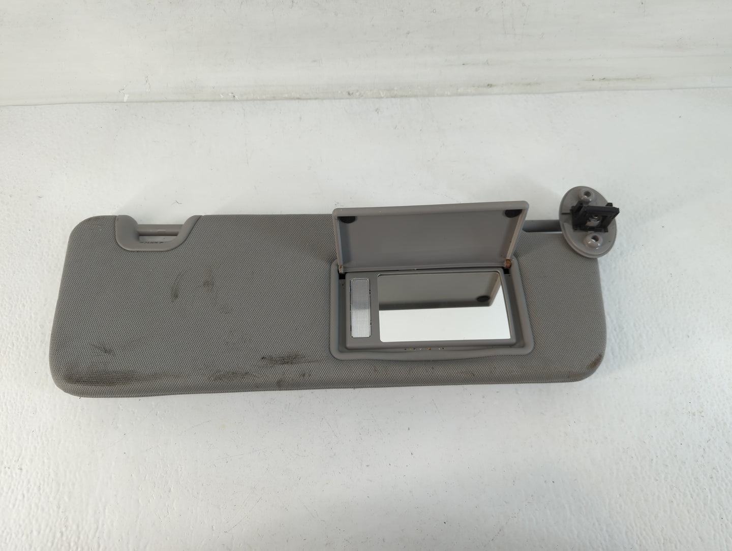 2014-2019 Toyota Highlander Sun Visor Shade Replacement Passenger Right Mirror Fits Fits 2014 2015 2016 2017 2018 2019 OEM Used Auto Parts - Oemusedautoparts1.com