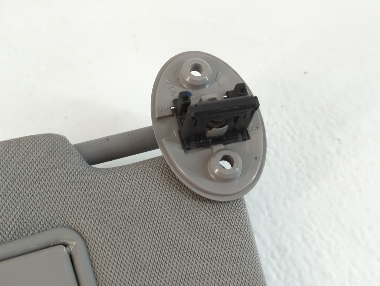 2014-2019 Toyota Highlander Sun Visor Shade Replacement Passenger Right Mirror Fits Fits 2014 2015 2016 2017 2018 2019 OEM Used Auto Parts - Oemusedautoparts1.com