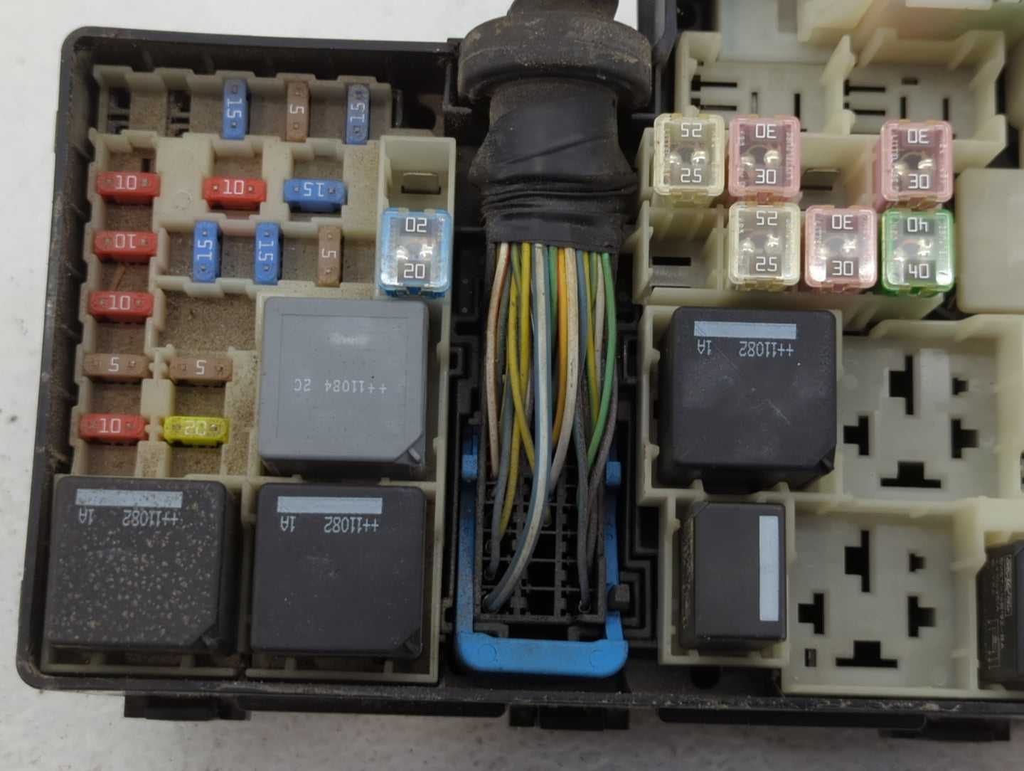 2012-2014 Ford Focus Fusebox Fuse Box Panel Relay Module P/N:21089 AV6T-14A142-AA Fits Fits 2012 2013 2014 OEM Used Auto Parts - Oemusedautoparts1.com