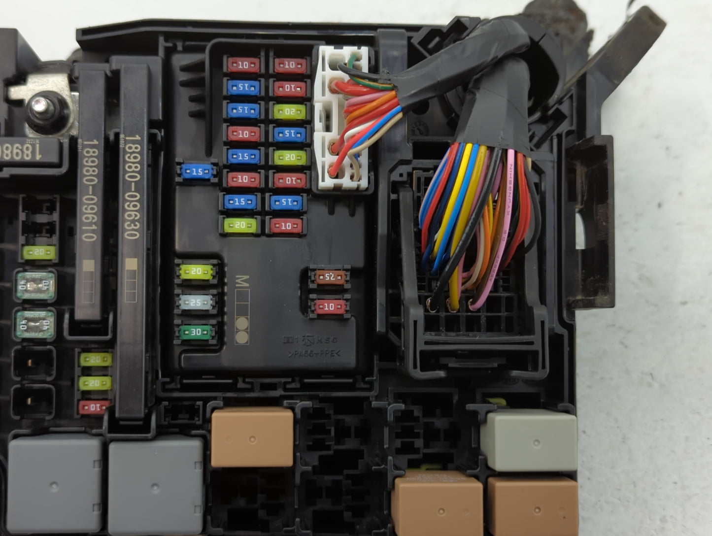 2019-2020 Hyundai Elantra Fusebox Fuse Box Panel Relay Module P/N:91260 F2420 Fits Fits 2019 2020 OEM Used Auto Parts - Oemusedautoparts1.com