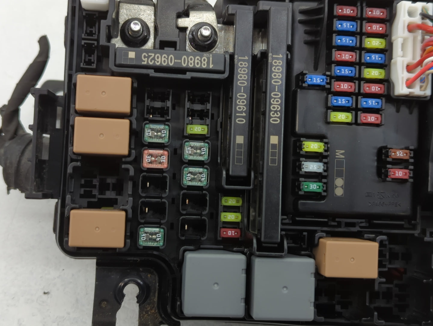 2019-2020 Hyundai Elantra Fusebox Fuse Box Panel Relay Module P/N:91260 F2420 Fits Fits 2019 2020 OEM Used Auto Parts - Oemusedautoparts1.com