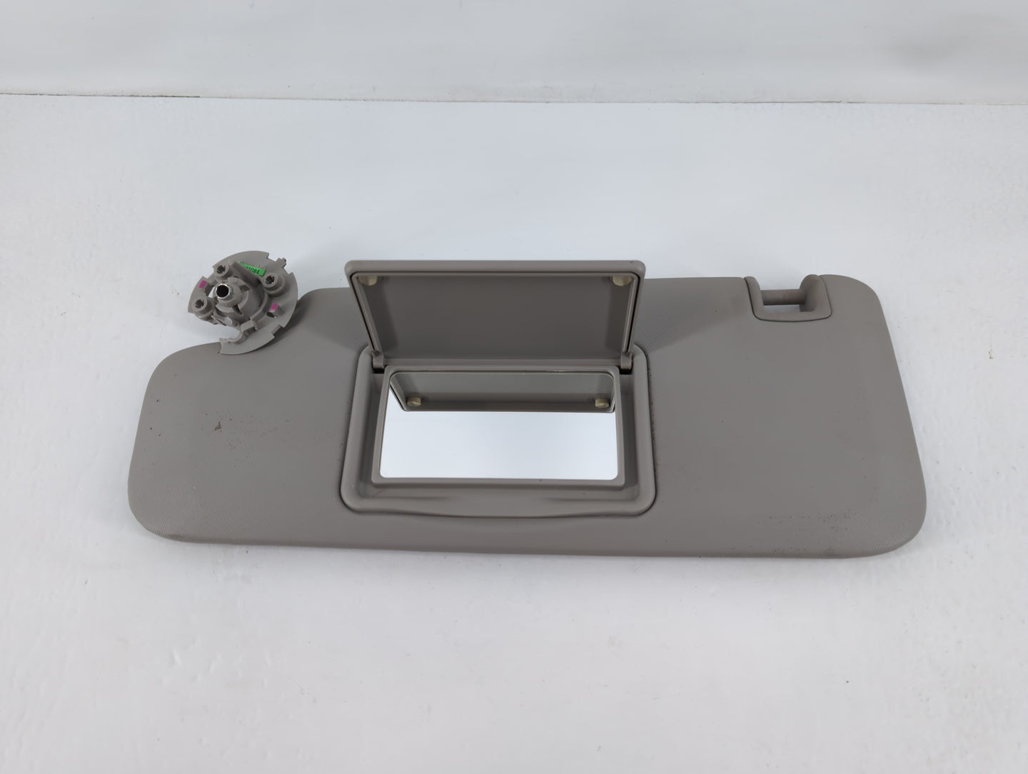 2011-2016 Chevrolet Cruze Sun Visor Shade Replacement Driver Left Mirror Fits Fits 2011 2012 2013 2014 2015 2016 OEM Used Auto Parts - Oemusedautoparts1.com