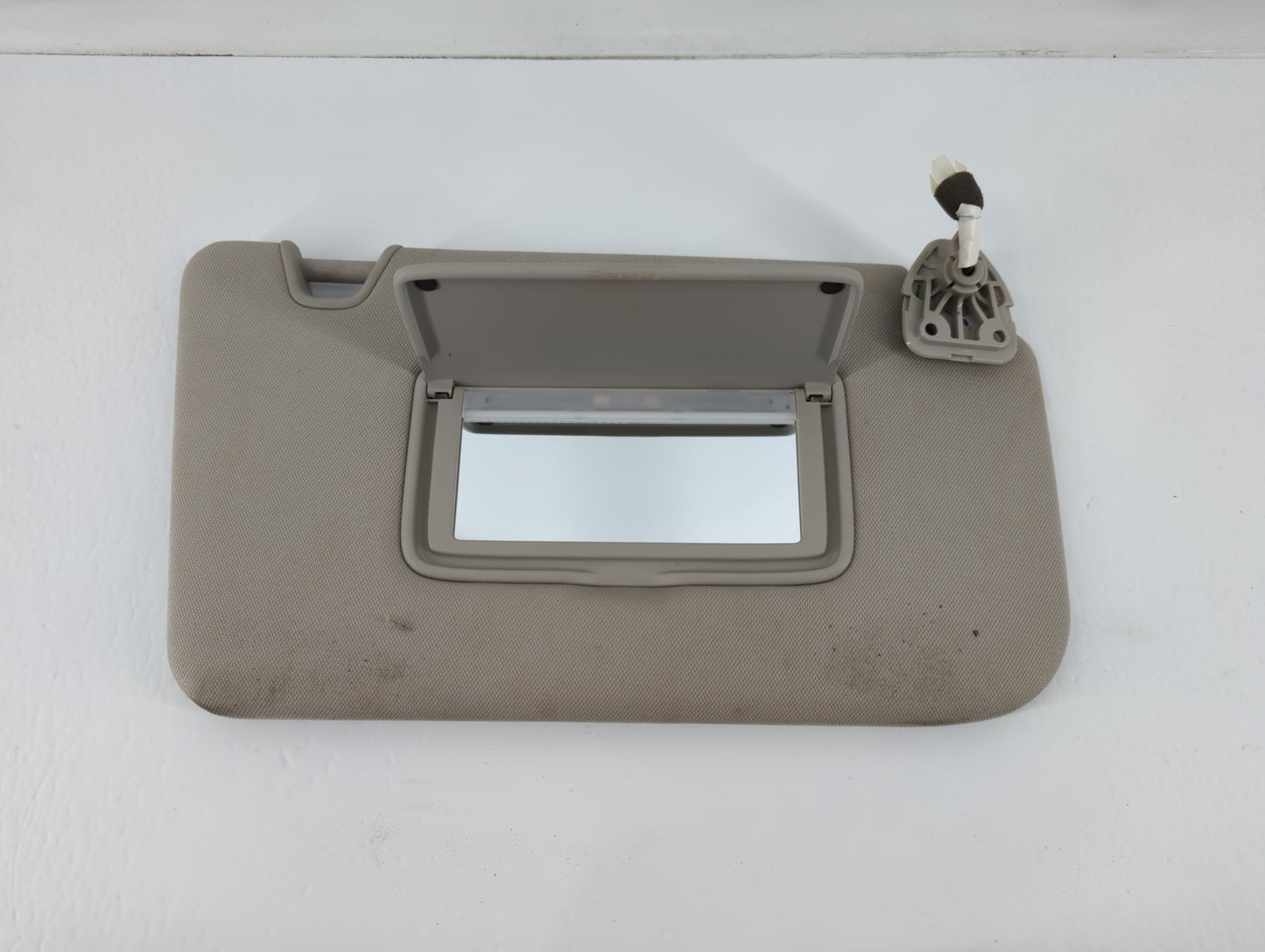 2014-2017 Nissan Rogue Sun Visor Shade Replacement Passenger Right Mirror Fits Fits 2014 2015 2016 2017 OEM Used Auto Parts - Oemusedautoparts1.com