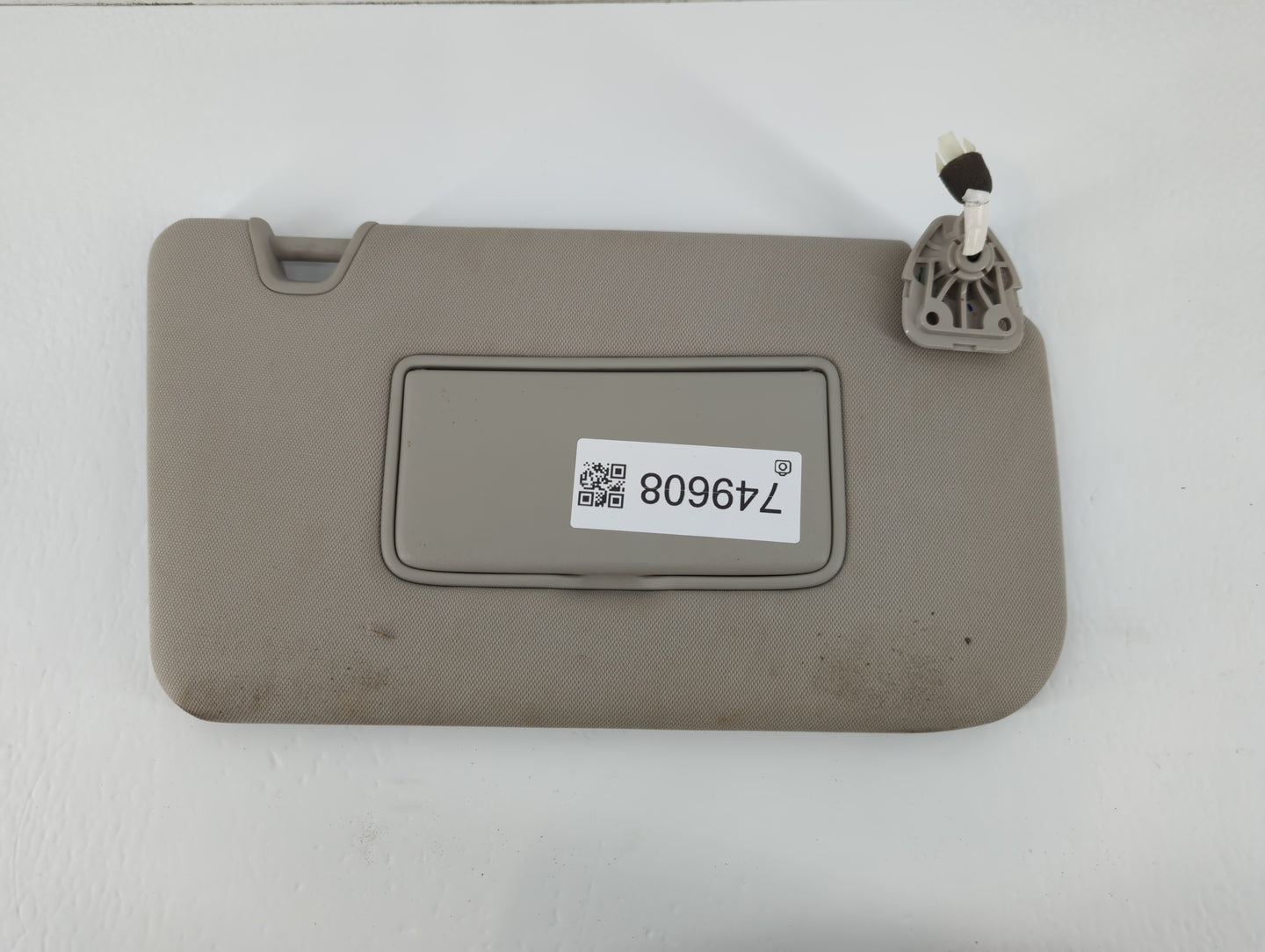2014-2017 Nissan Rogue Sun Visor Shade Replacement Passenger Right Mirror Fits Fits 2014 2015 2016 2017 OEM Used Auto Parts - Oemusedautoparts1.com