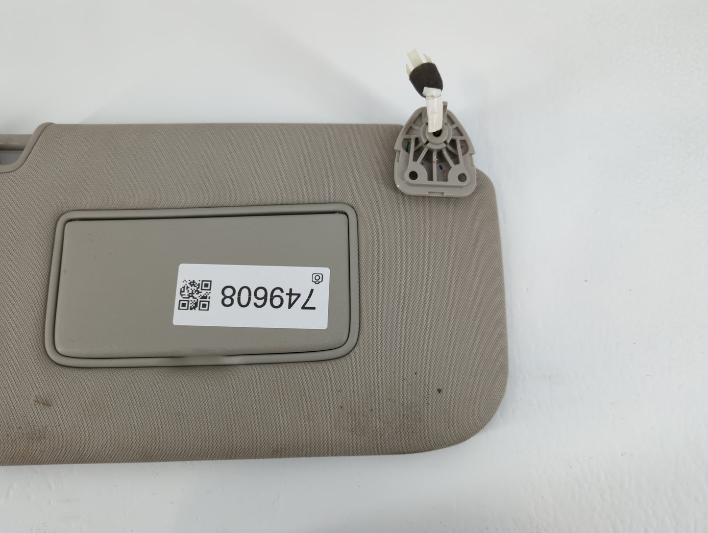2014-2017 Nissan Rogue Sun Visor Shade Replacement Passenger Right Mirror Fits Fits 2014 2015 2016 2017 OEM Used Auto Parts - Oemusedautoparts1.com