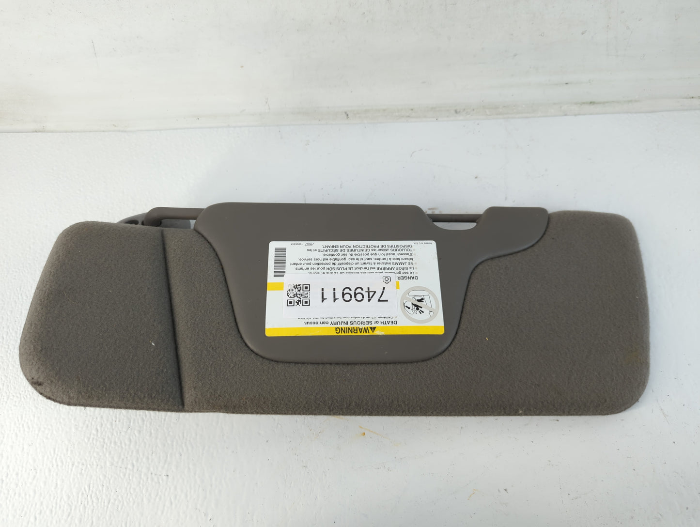 2000-2002 Chevrolet Silverado 1500 Sun Visor Shade Replacement Driver Left Mirror Fits Fits 2000 2001 2002 OEM Used Auto Parts - Oemusedautoparts1.com