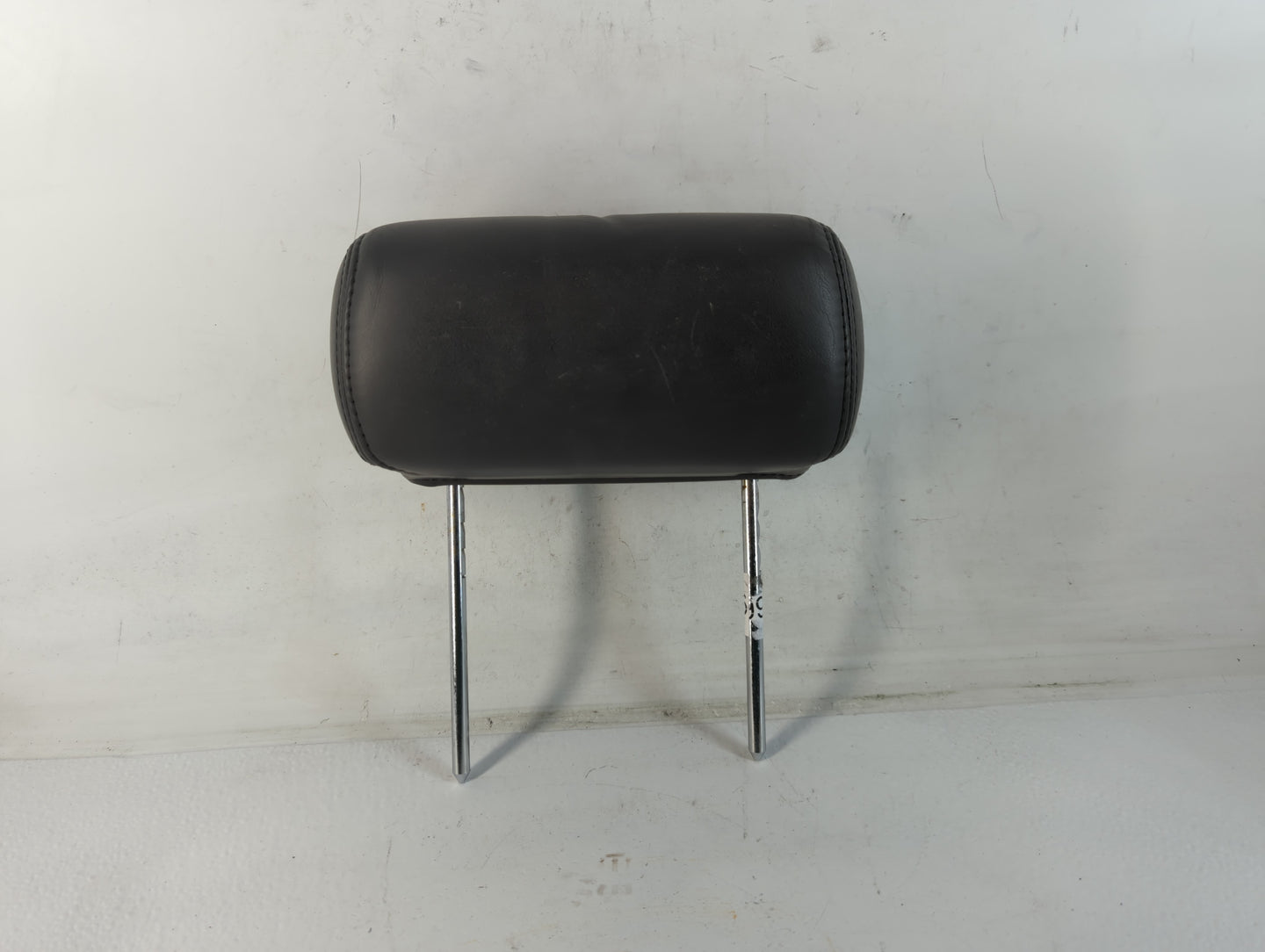 2007-2008 Cadillac Escalade Esv Headrest Head Rest Rear Center Seat Fits Fits 2007 2008 OEM Used Auto Parts - Oemusedautoparts1.com