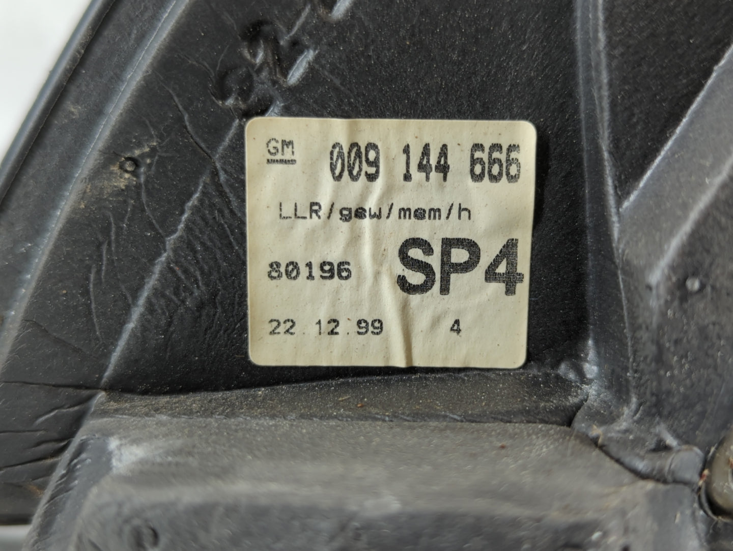 2000-2001 Cadillac Catera Side Mirror Replacement Passenger Right View Door Mirror P/N:80196 SP4 Fits Fits 2000 2001 OEM Used Auto Parts - Oemusedautoparts1.com