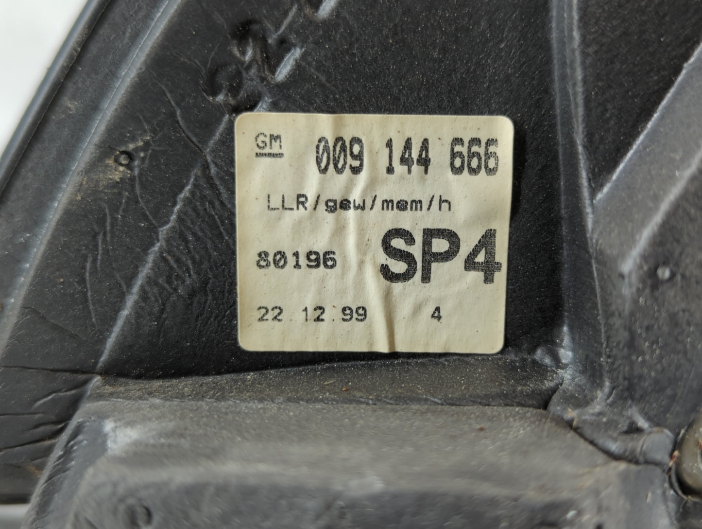 2000-2001 Cadillac Catera Side Mirror Replacement Passenger Right View Door Mirror P/N:80196 SP4 Fits Fits 2000 2001 OEM Used Auto Parts - Oemusedautoparts1.com