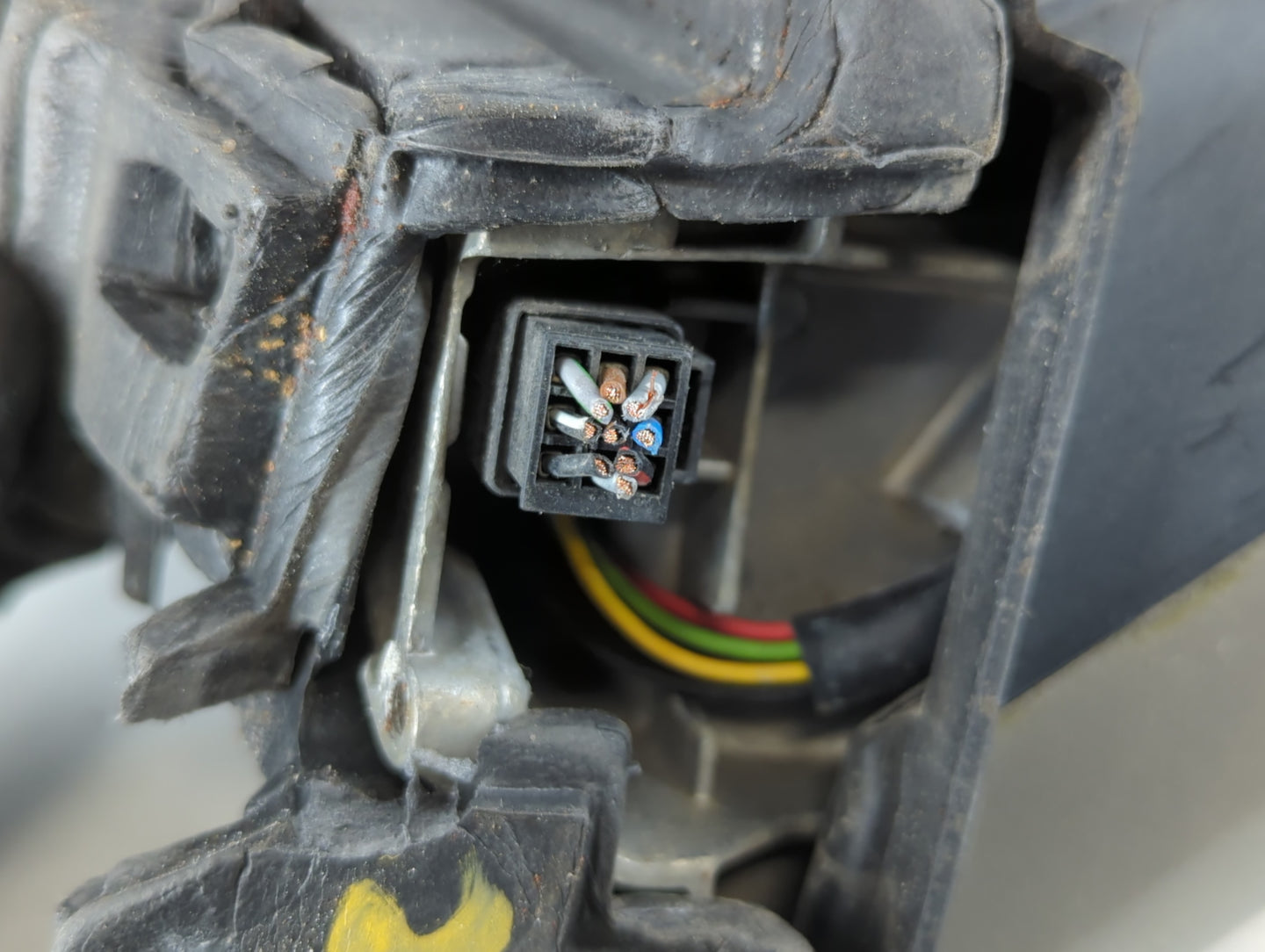 2000-2001 Cadillac Catera Side Mirror Replacement Passenger Right View Door Mirror P/N:80196 SP4 Fits Fits 2000 2001 OEM Used Auto Parts - Oemusedautoparts1.com