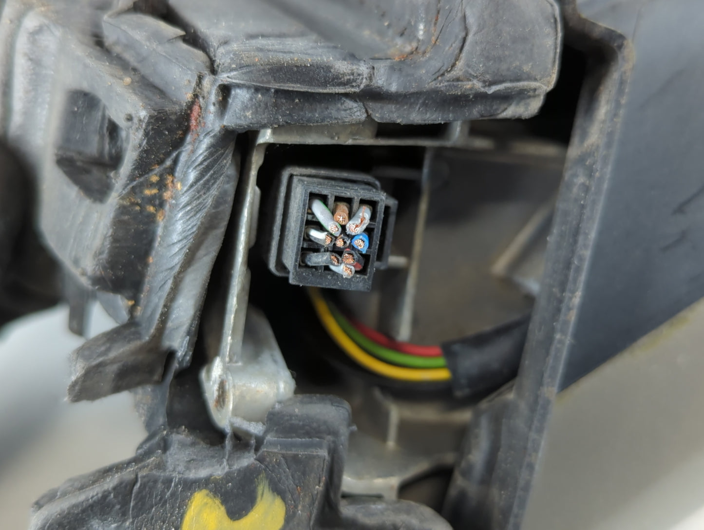 2000-2001 Cadillac Catera Side Mirror Replacement Passenger Right View Door Mirror P/N:80196 SP4 Fits Fits 2000 2001 OEM Used Auto Parts - Oemusedautoparts1.com