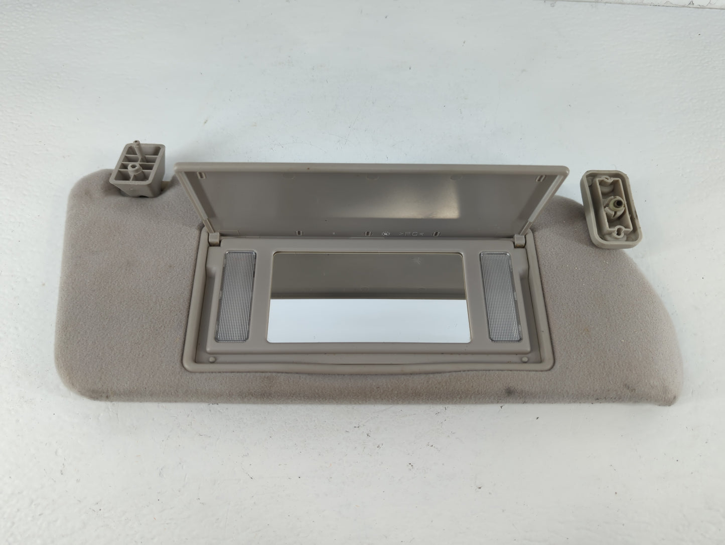 2000-2001 Cadillac Catera Sun Visor Shade Replacement Passenger Right Mirror Fits Fits 2000 2001 OEM Used Auto Parts - Oemusedautoparts1.com