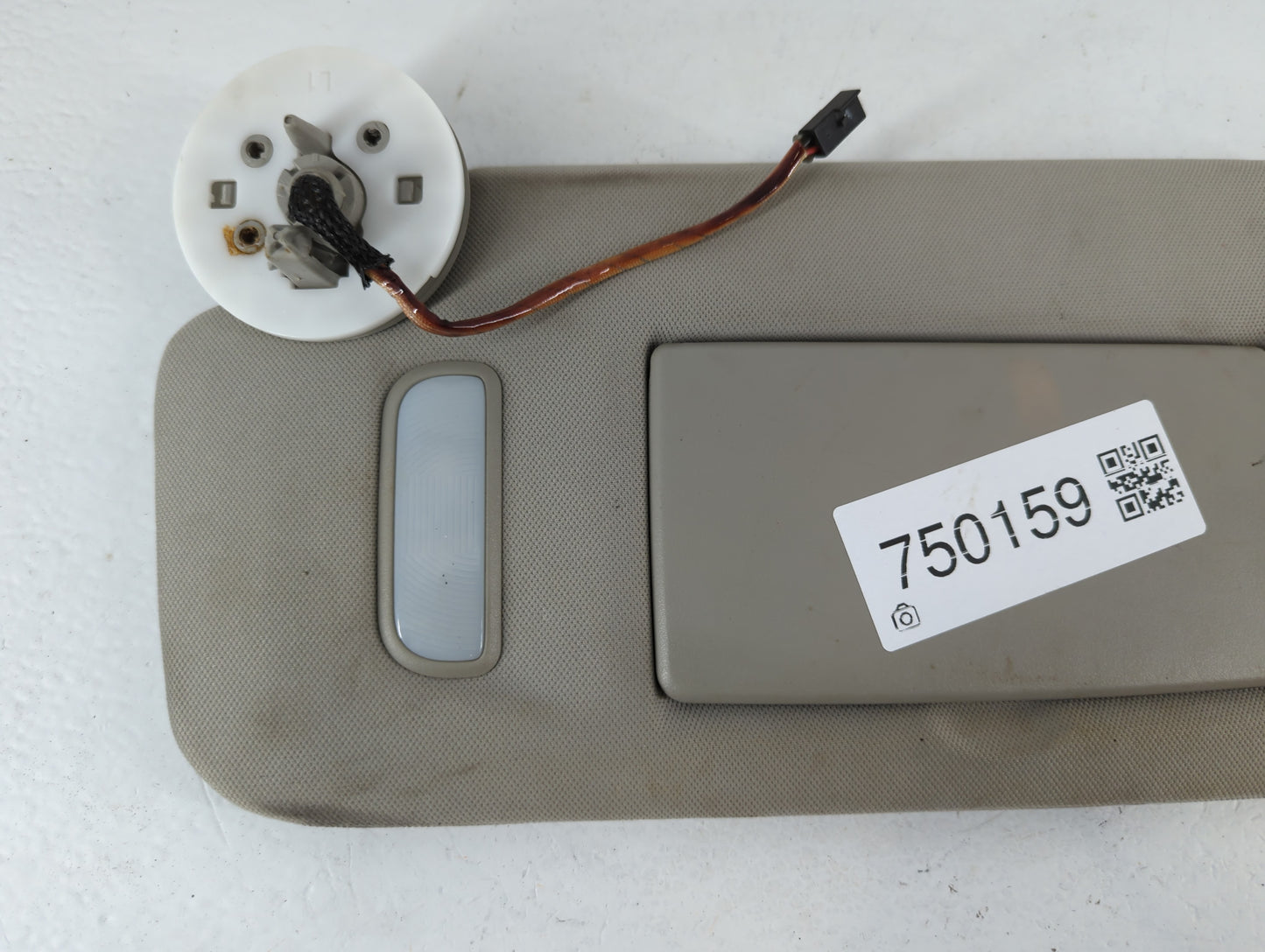 2008 Saturn Outlook Sun Visor Shade Replacement Driver Left Mirror Fits OEM Used Auto Parts - Oemusedautoparts1.com