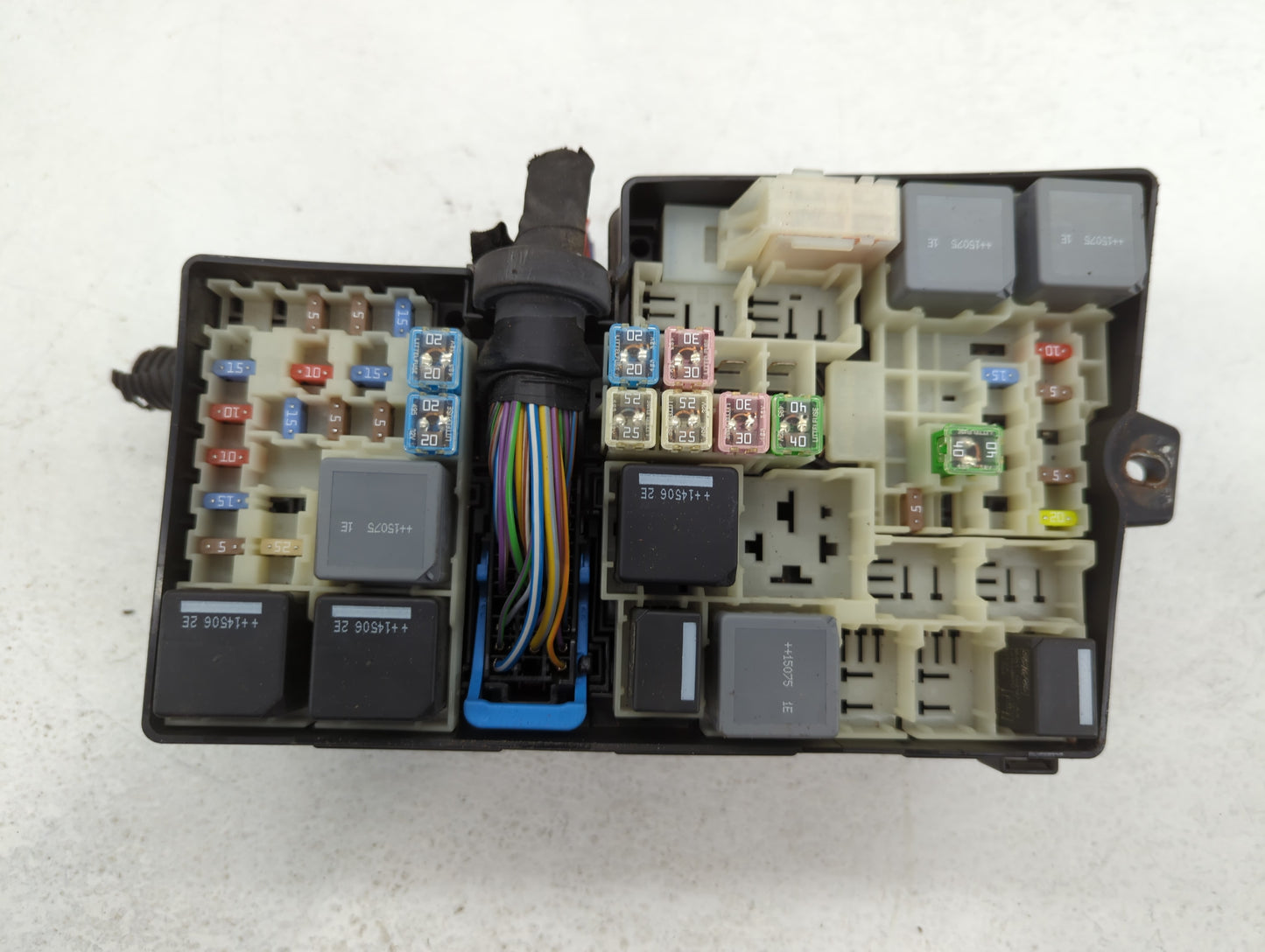2013-2016 Ford Escape Fusebox Fuse Box Panel Relay Module P/N:E00027328 AV6T-14A142-AB Fits Fits 2013 2014 2015 2016 OEM Used Auto Parts - Oemusedautoparts1.com