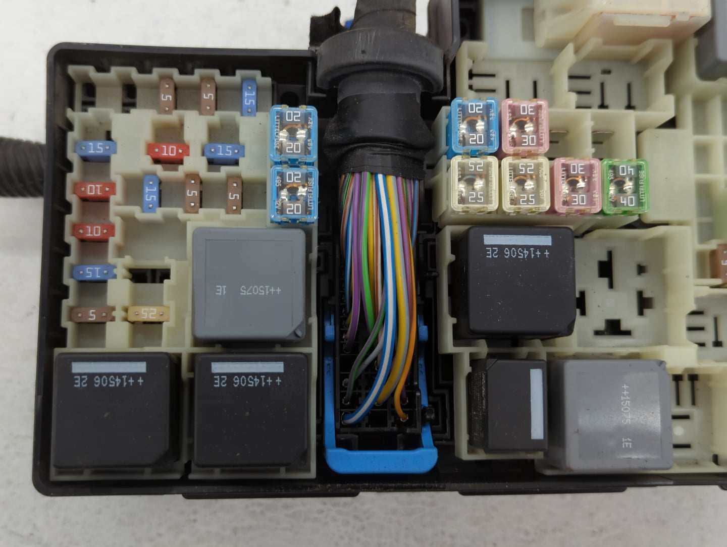 2013-2016 Ford Escape Fusebox Fuse Box Panel Relay Module P/N:E00027328 AV6T-14A142-AB Fits Fits 2013 2014 2015 2016 OEM Used Auto Parts - Oemusedautoparts1.com