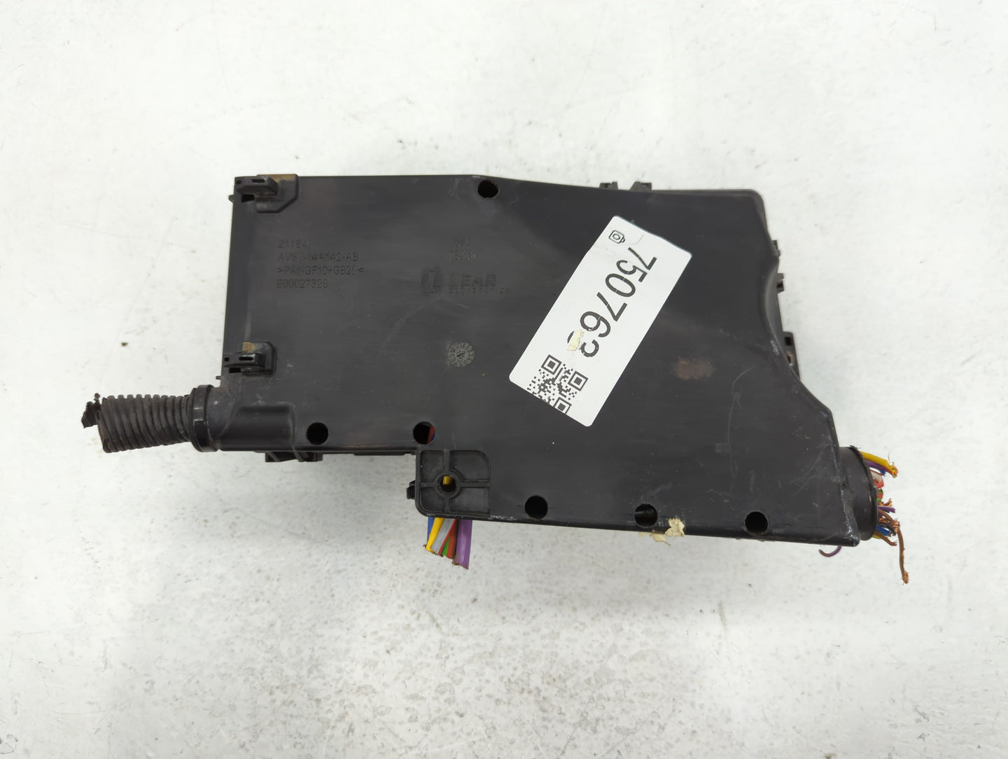 2013-2016 Ford Escape Fusebox Fuse Box Panel Relay Module P/N:E00027328 AV6T-14A142-AB Fits Fits 2013 2014 2015 2016 OEM Used Auto Parts - Oemusedautoparts1.com