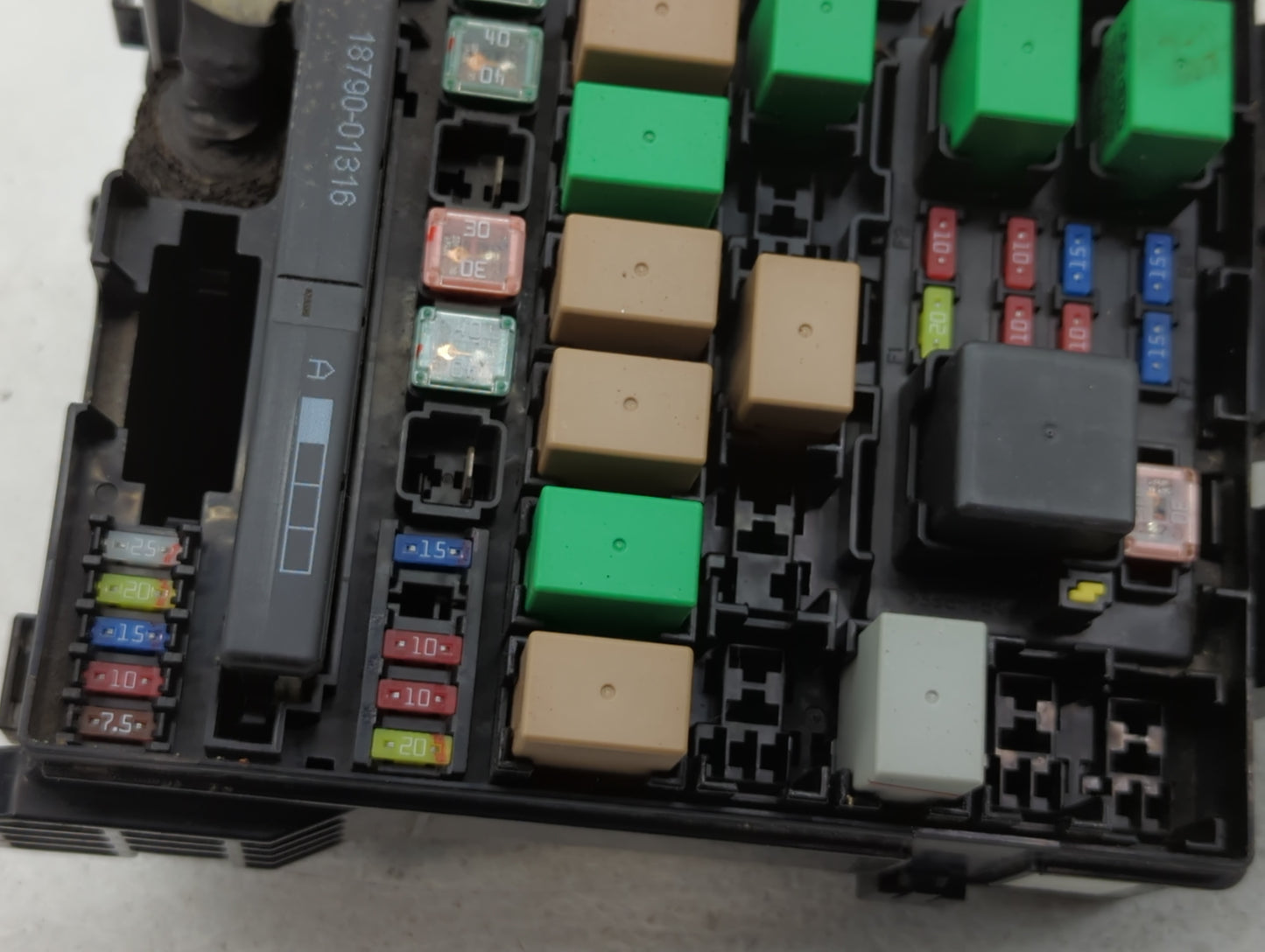 2011-2013 Hyundai Tucson Fusebox Fuse Box Panel Relay Module P/N:91401 2S154 Fits Fits 2011 2012 2013 OEM Used Auto Parts - Oemusedautoparts1.com