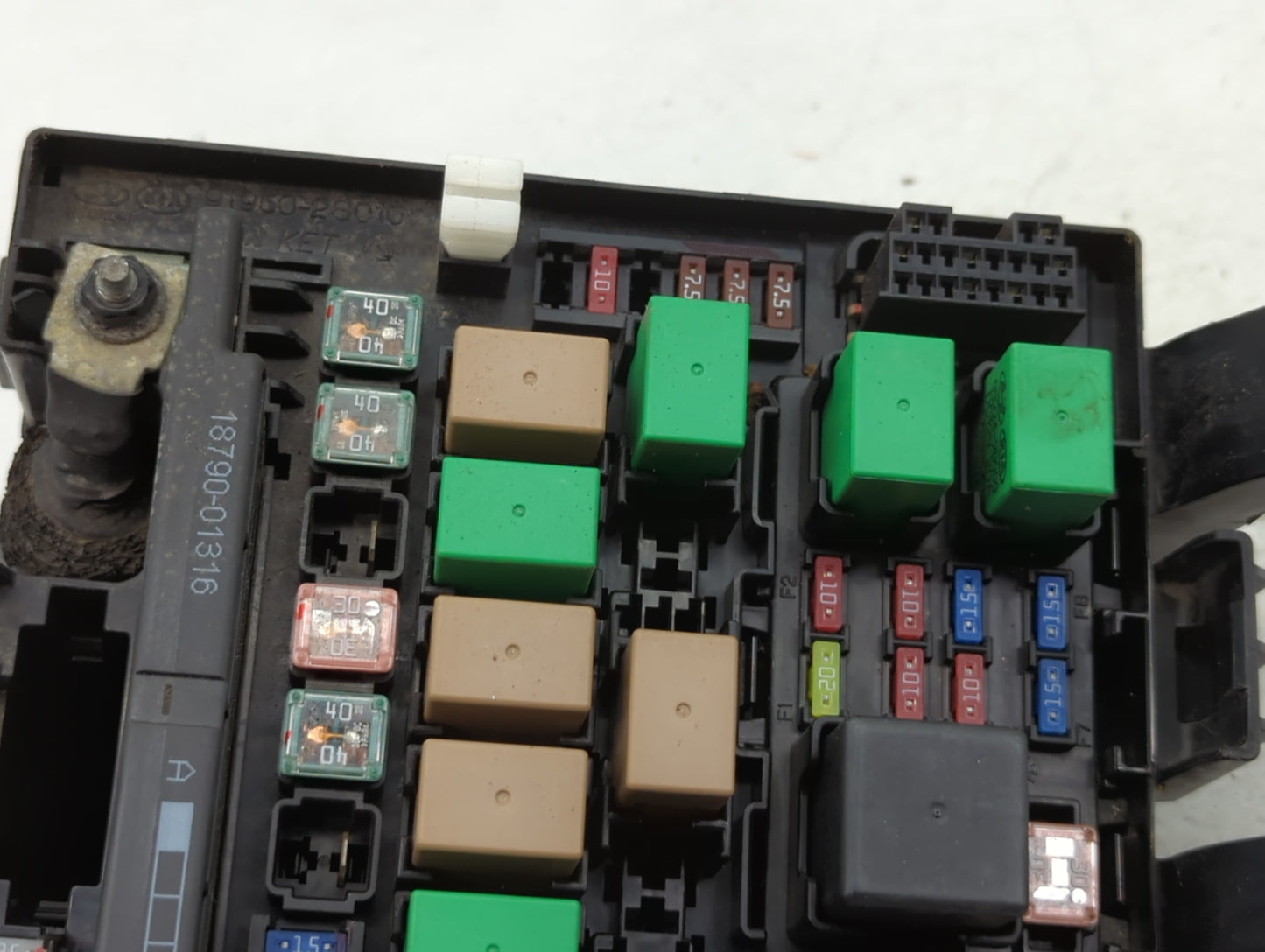 2011-2013 Hyundai Tucson Fusebox Fuse Box Panel Relay Module P/N:91401 2S154 Fits Fits 2011 2012 2013 OEM Used Auto Parts - Oemusedautoparts1.com