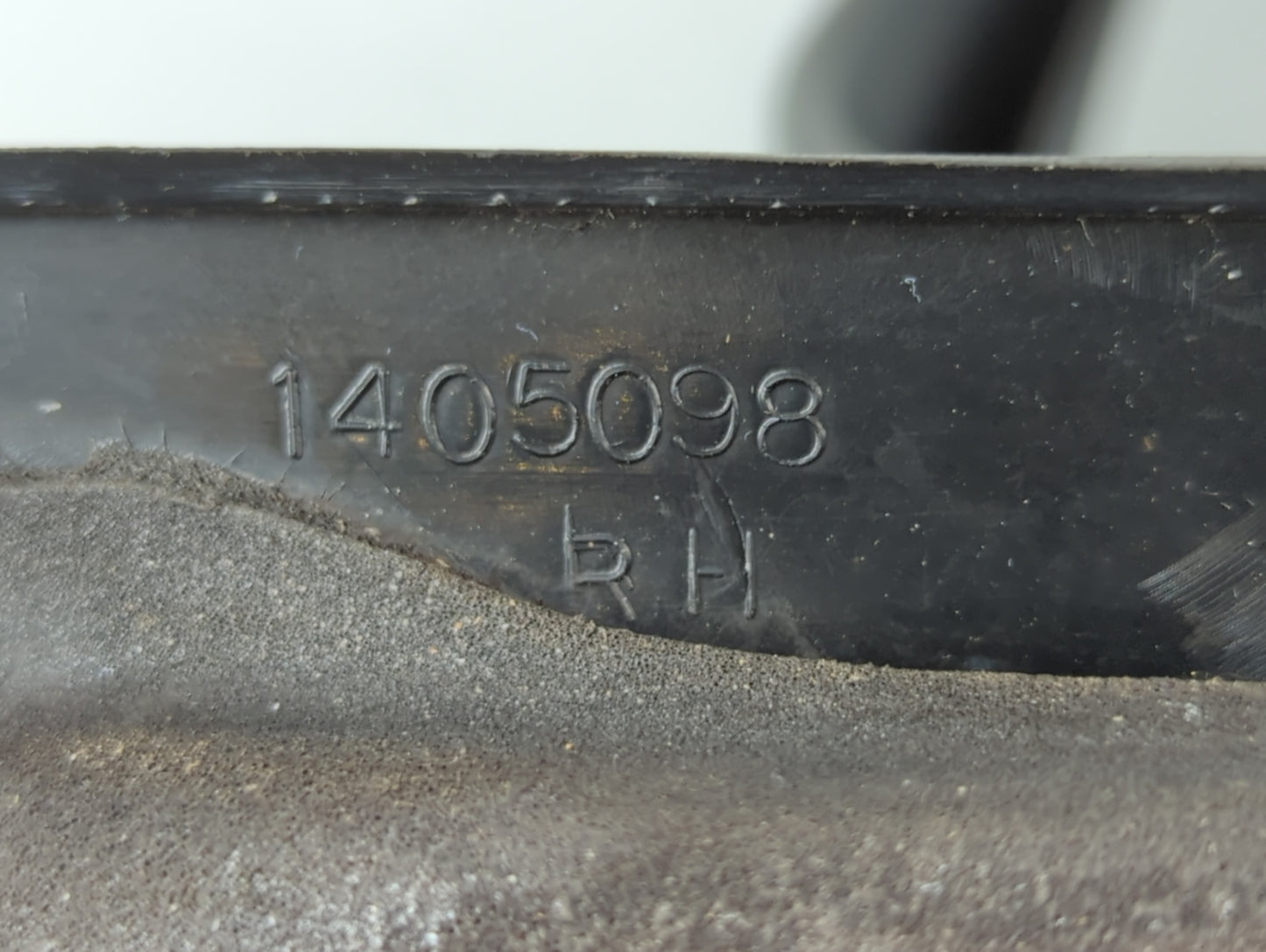 2001 Mazda B3000 Side Mirror Replacement Passenger Right View Door Mirror P/N:1405098 Fits OEM Used Auto Parts - Oemusedautoparts1.com