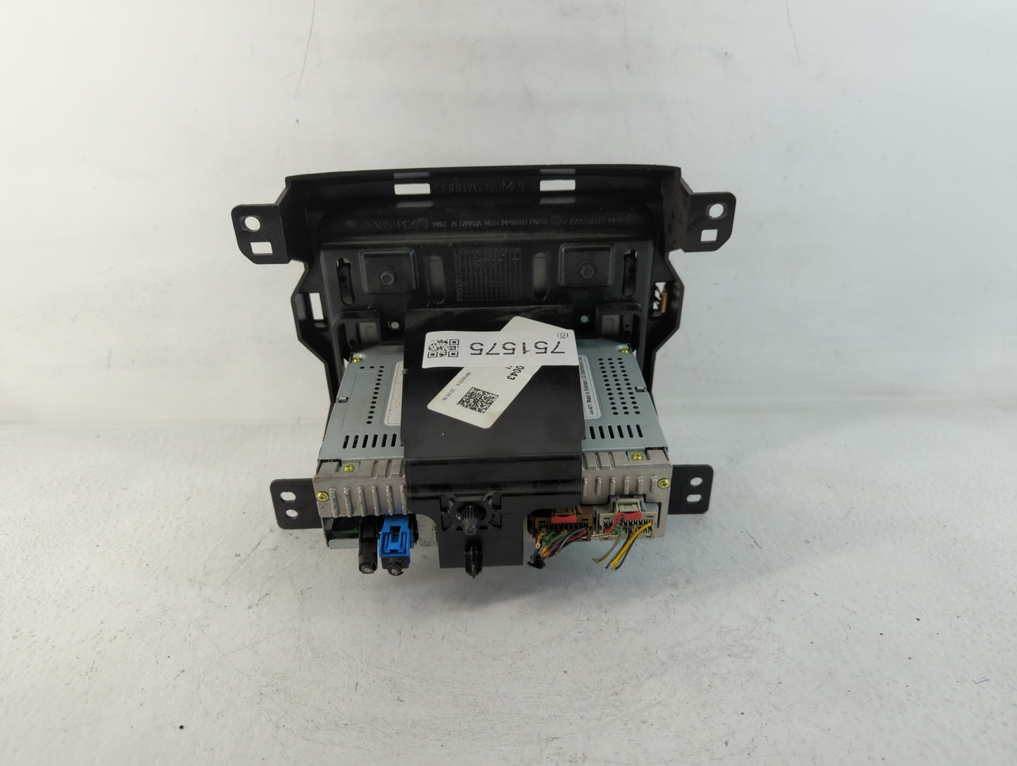 2018-2021 Chevrolet Traverse Radio AM FM Cd Player Receiver Replacement P/N:42554671 Fits Fits 2017 2018 2019 2020 2021 OEM Used Auto Parts - Oemusedautoparts1.com