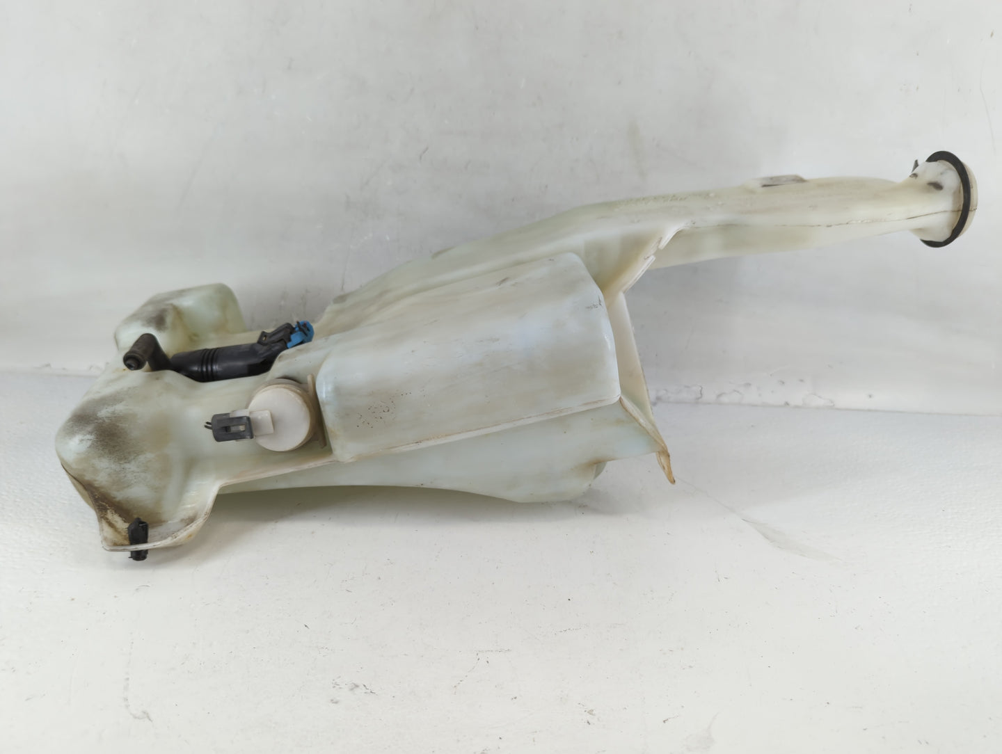 1999 Silverado 1500 Windshield Washer Fluid Reservoir Bottle Oem - Oemusedautoparts1.com