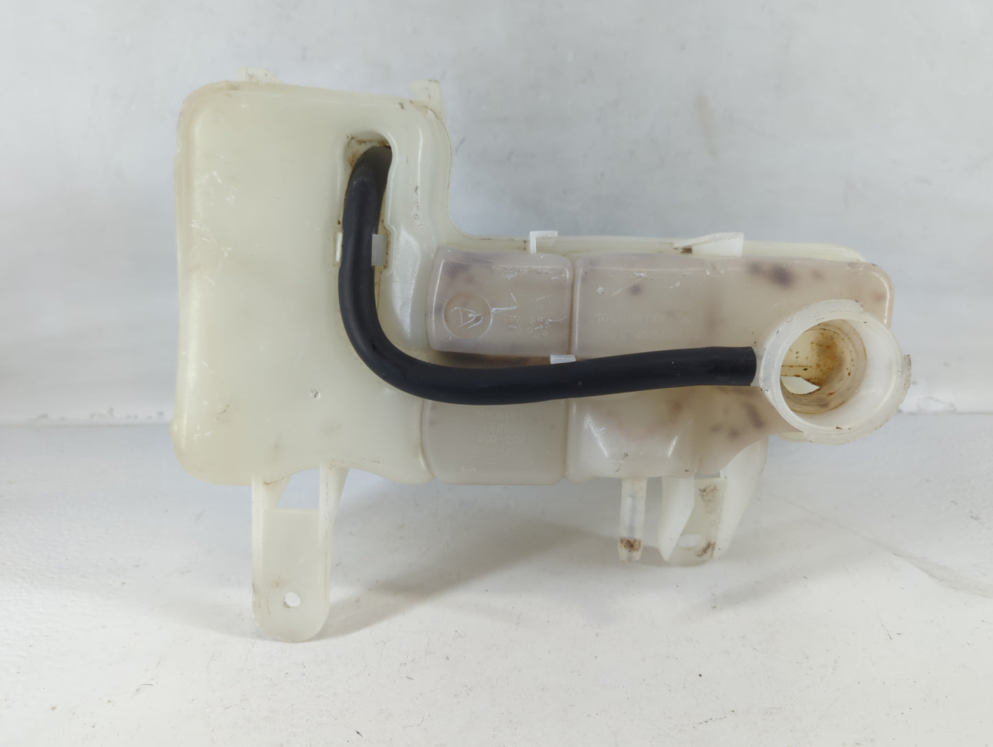 2006-2010 Chrysler 300 Radiator Coolant Overflow Expansion Tank Bottle - Oemusedautoparts1.com