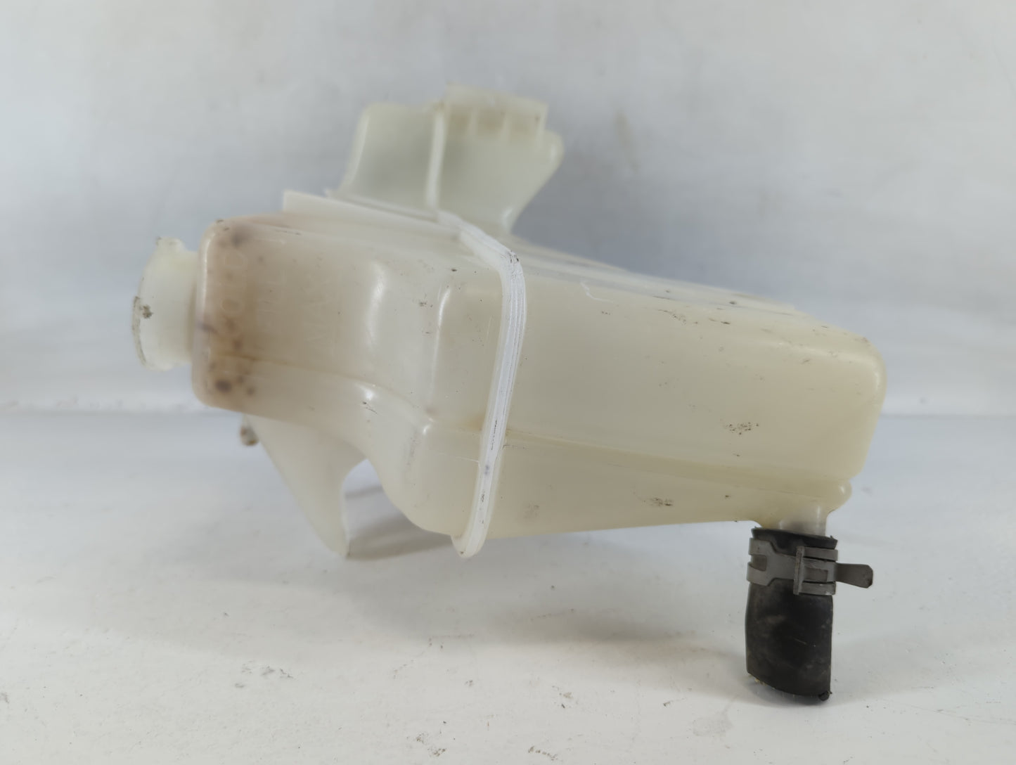 2006-2010 Chrysler 300 Radiator Coolant Overflow Expansion Tank Bottle - Oemusedautoparts1.com