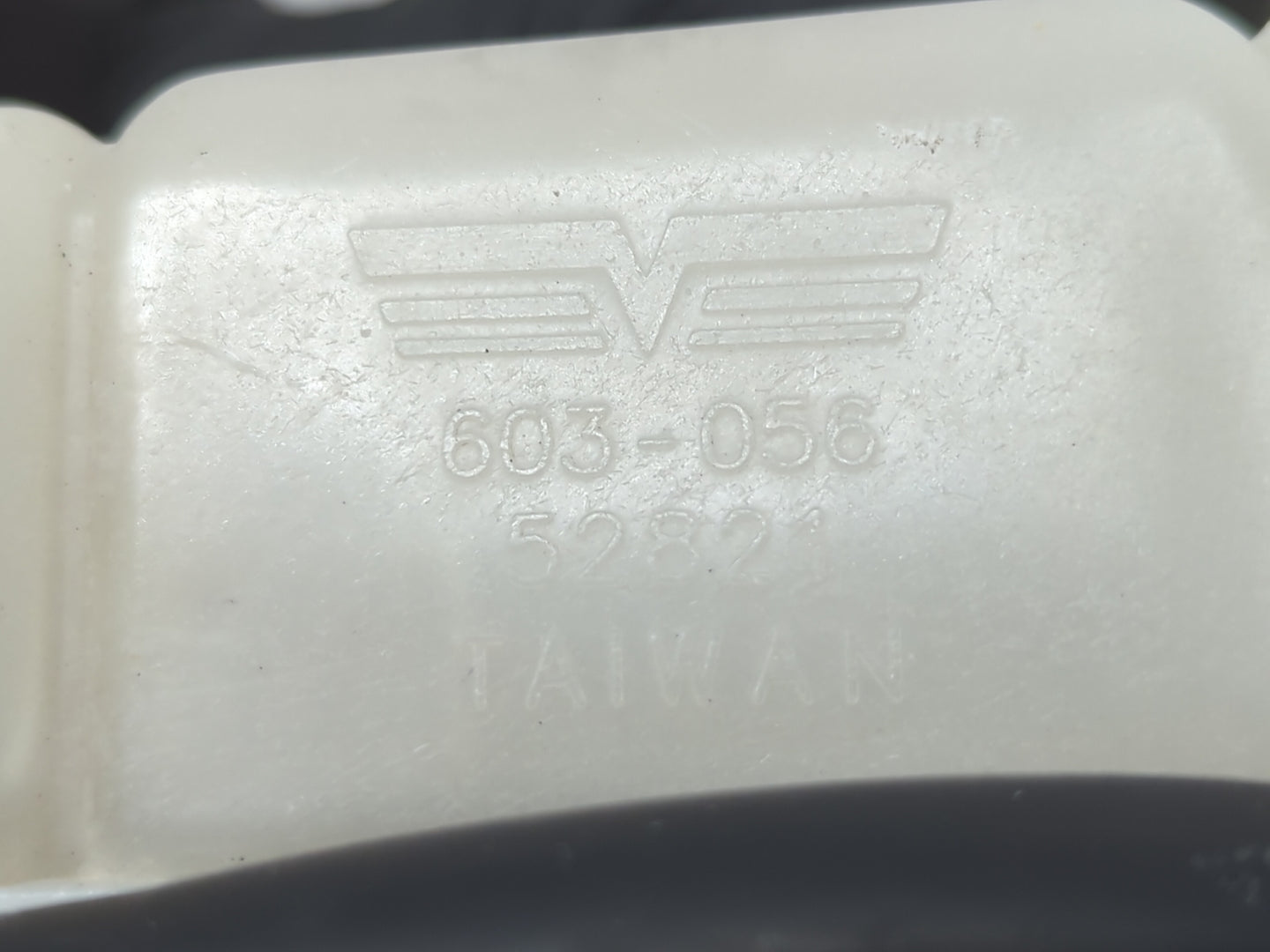2006-2010 Chrysler 300 Radiator Coolant Overflow Expansion Tank Bottle - Oemusedautoparts1.com