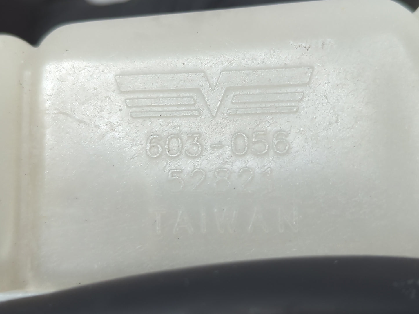 2006-2010 Chrysler 300 Radiator Coolant Overflow Expansion Tank Bottle - Oemusedautoparts1.com