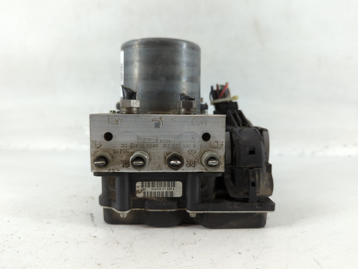 2010-2011 Jaguar Xf ABS Pump Control Module Replacement P/N:0 265 230 210 Fits Fits 2010 2011 OEM Used Auto Parts - Oemusedautoparts1.com