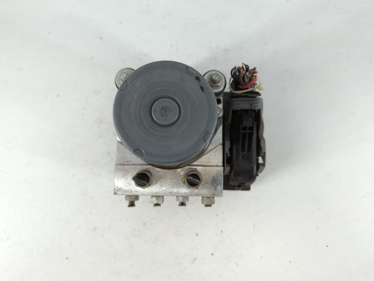2010-2011 Jaguar Xf ABS Pump Control Module Replacement P/N:0 265 230 210 Fits Fits 2010 2011 OEM Used Auto Parts - Oemusedautoparts1.com