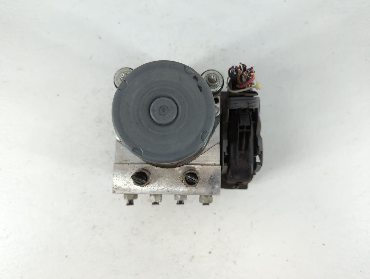 2010-2011 Jaguar Xf ABS Pump Control Module Replacement P/N:0 265 230 210 Fits Fits 2010 2011 OEM Used Auto Parts - Oemusedautoparts1.com