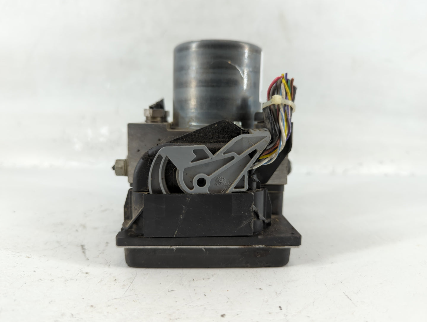 2010-2011 Jaguar Xf ABS Pump Control Module Replacement P/N:0 265 230 210 Fits Fits 2010 2011 OEM Used Auto Parts - Oemusedautoparts1.com