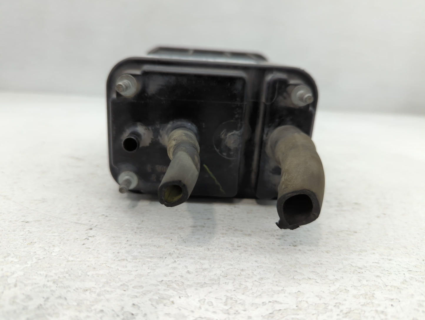 1996 Jeep Grand Cherokee Fuel Vapor Charcoal Canister - Oemusedautoparts1.com