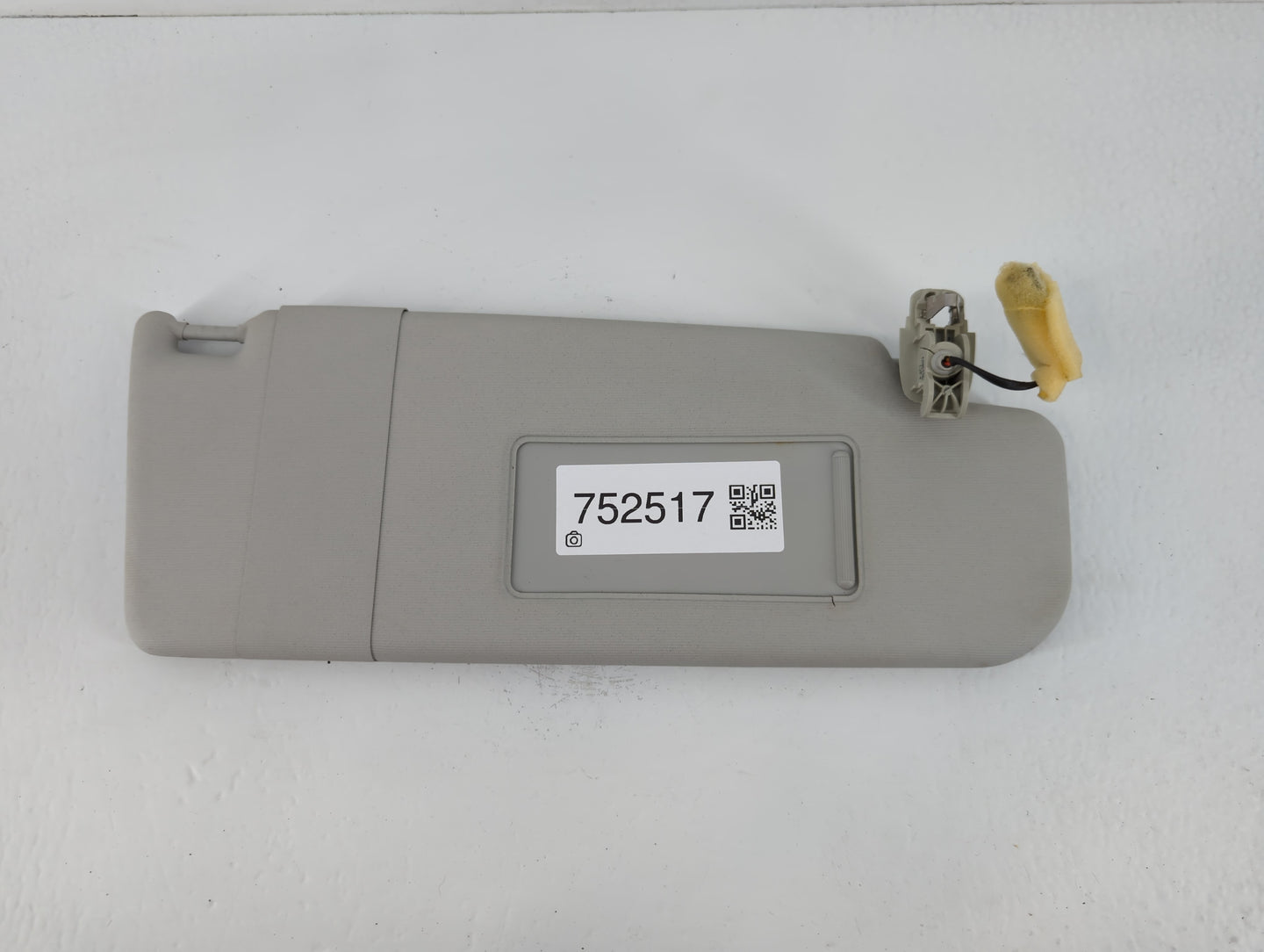 2011-2018 Volkswagen Jetta Sun Visor Shade Replacement Passenger Right Mirror Fits Fits 2011 2012 2013 2014 2015 2016 2017 2018 OEM Used Auto Parts - Oemusedautoparts1.com