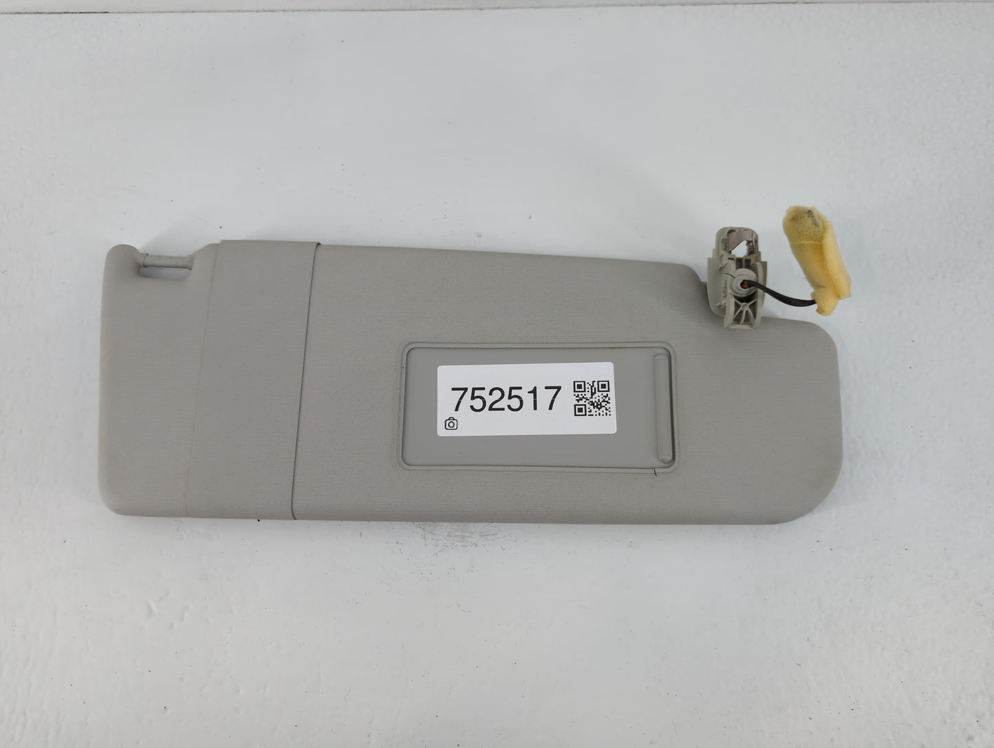 2011-2018 Volkswagen Jetta Sun Visor Shade Replacement Passenger Right Mirror Fits Fits 2011 2012 2013 2014 2015 2016 2017 2018 OEM Used Auto Parts - Oemusedautoparts1.com