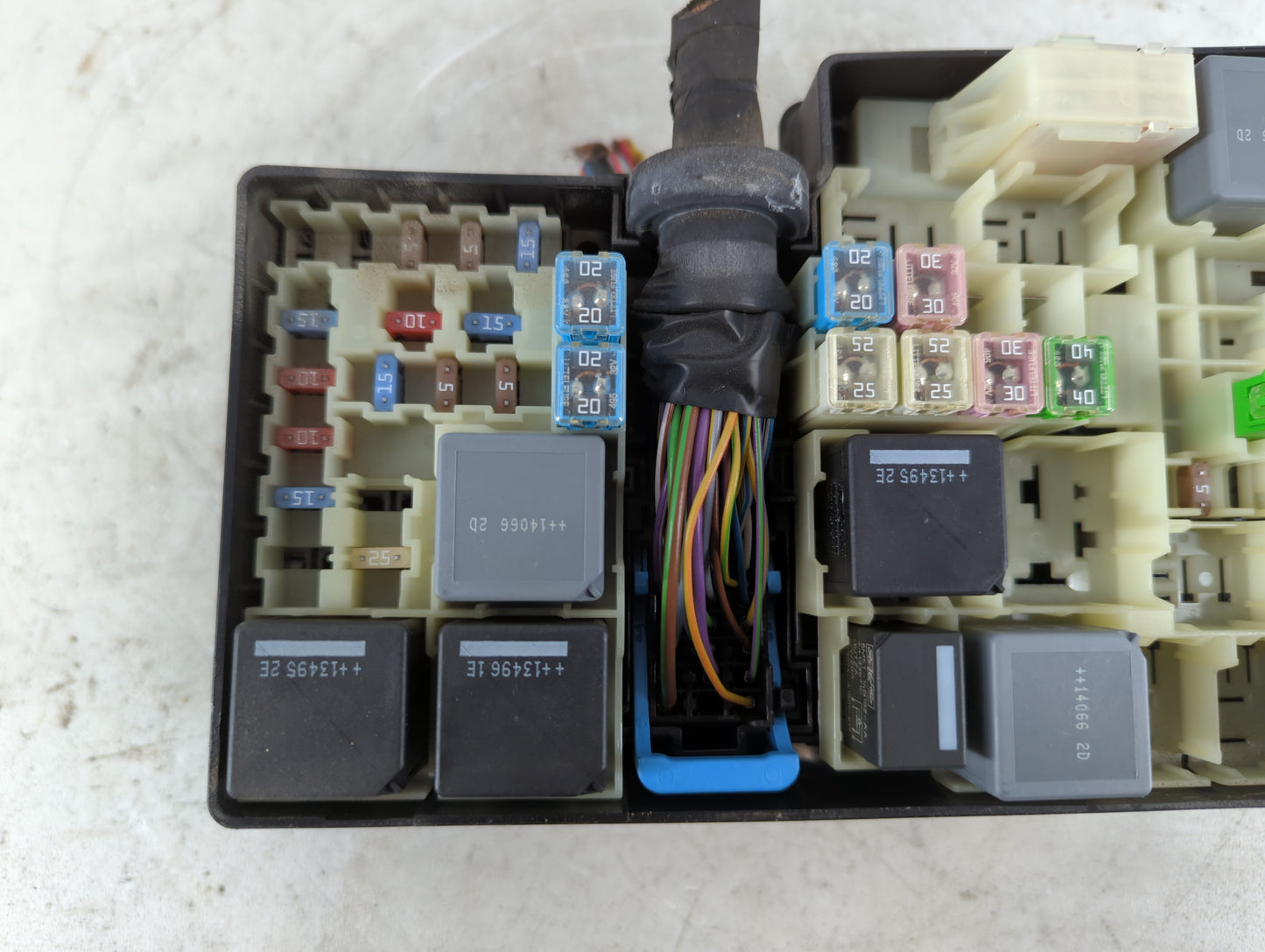 2013-2016 Ford Escape Fusebox Fuse Box Panel Relay Module P/N:AV6T-14A067-AD 5B0Q10107 Fits Fits 2013 2014 2015 2016 OEM Used Auto Parts - Oemusedautoparts1.com