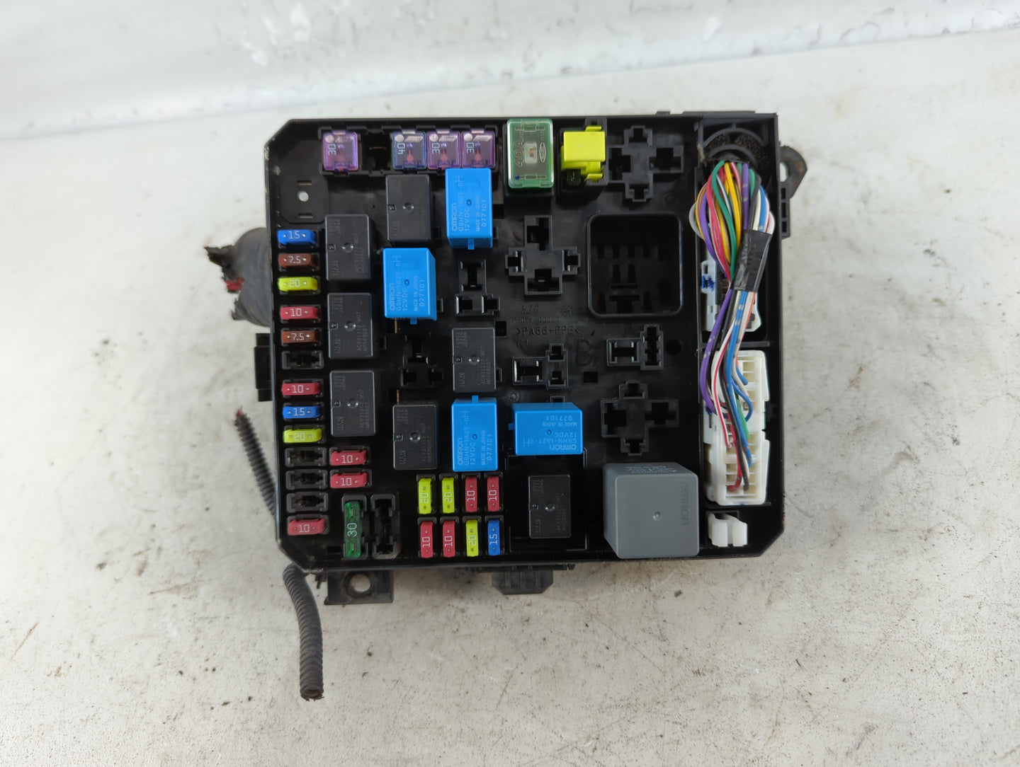 2010-2013 Mitsubishi Outlander Fusebox Fuse Box Panel Relay Module P/N:8565A024 Fits Fits 2010 2011 2012 2013 OEM Used Auto Parts - Oemusedautoparts1.com