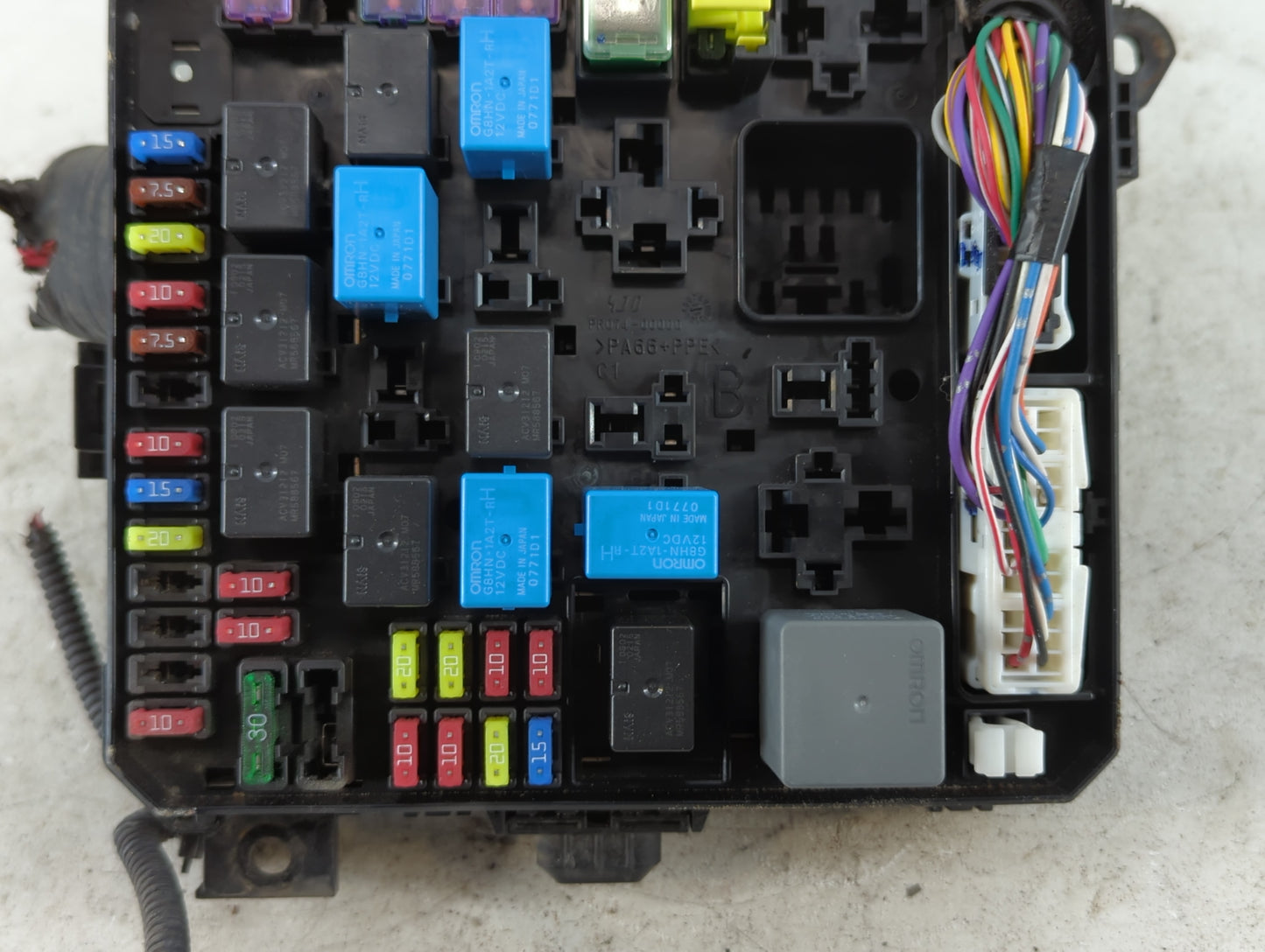 2010-2013 Mitsubishi Outlander Fusebox Fuse Box Panel Relay Module P/N:8565A024 Fits Fits 2010 2011 2012 2013 OEM Used Auto Parts - Oemusedautoparts1.com
