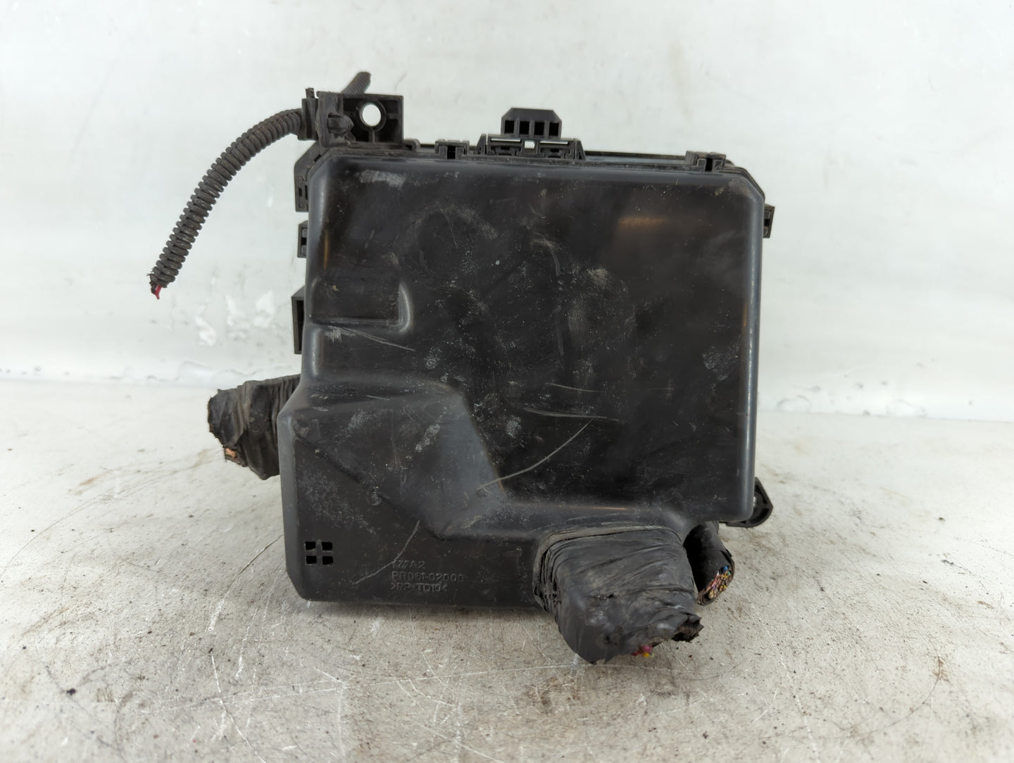 2010-2013 Mitsubishi Outlander Fusebox Fuse Box Panel Relay Module P/N:8565A024 Fits Fits 2010 2011 2012 2013 OEM Used Auto Parts - Oemusedautoparts1.com