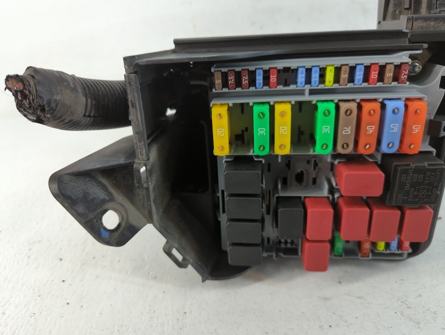 2012-2017 Fiat 500 Fusebox Fuse Box Panel Relay Module P/N:53100999 Fits Fits 2012 2013 2014 2015 2016 2017 OEM Used Auto Parts - Oemusedautoparts1.com