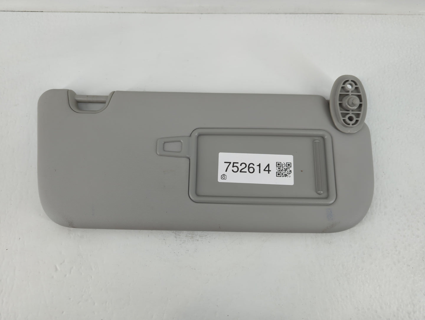 2014-2019 Kia Soul Sun Visor Shade Replacement Passenger Right Mirror Fits Fits 2014 2015 2016 2017 2018 2019 OEM Used Auto Parts - Oemusedautoparts1.com