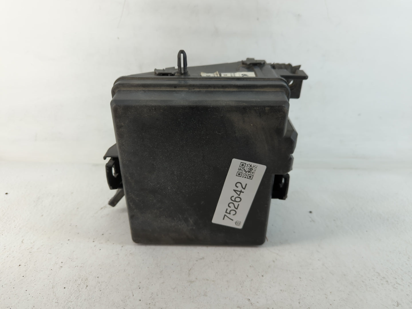 2016-2018 Hyundai Tucson Fusebox Fuse Box Panel Relay Module P/N:N91431-D3170 Fits Fits 2016 2017 2018 OEM Used Auto Parts - Oemusedautoparts1.com