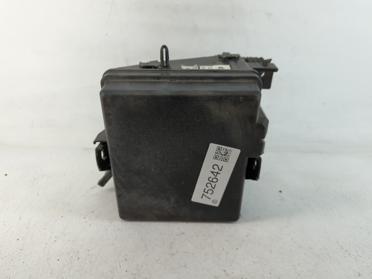 2016-2018 Hyundai Tucson Fusebox Fuse Box Panel Relay Module P/N:N91431-D3170 Fits Fits 2016 2017 2018 OEM Used Auto Parts - Oemusedautoparts1.com